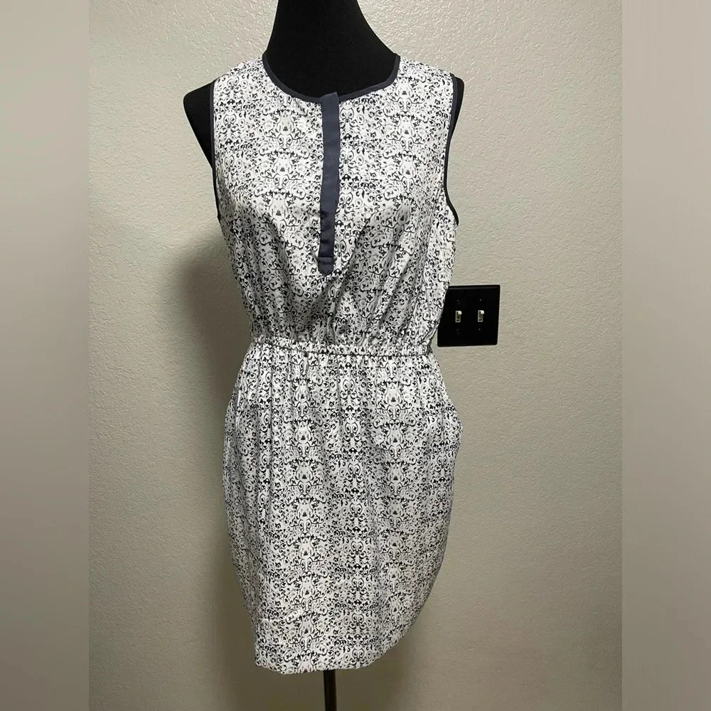 NWOT Forever 21 Sleeveless Blue Floral Print Knee Length Dress Size Medium